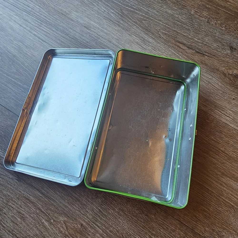Vintage style 3D dinosaur green metal pencil box with clasp